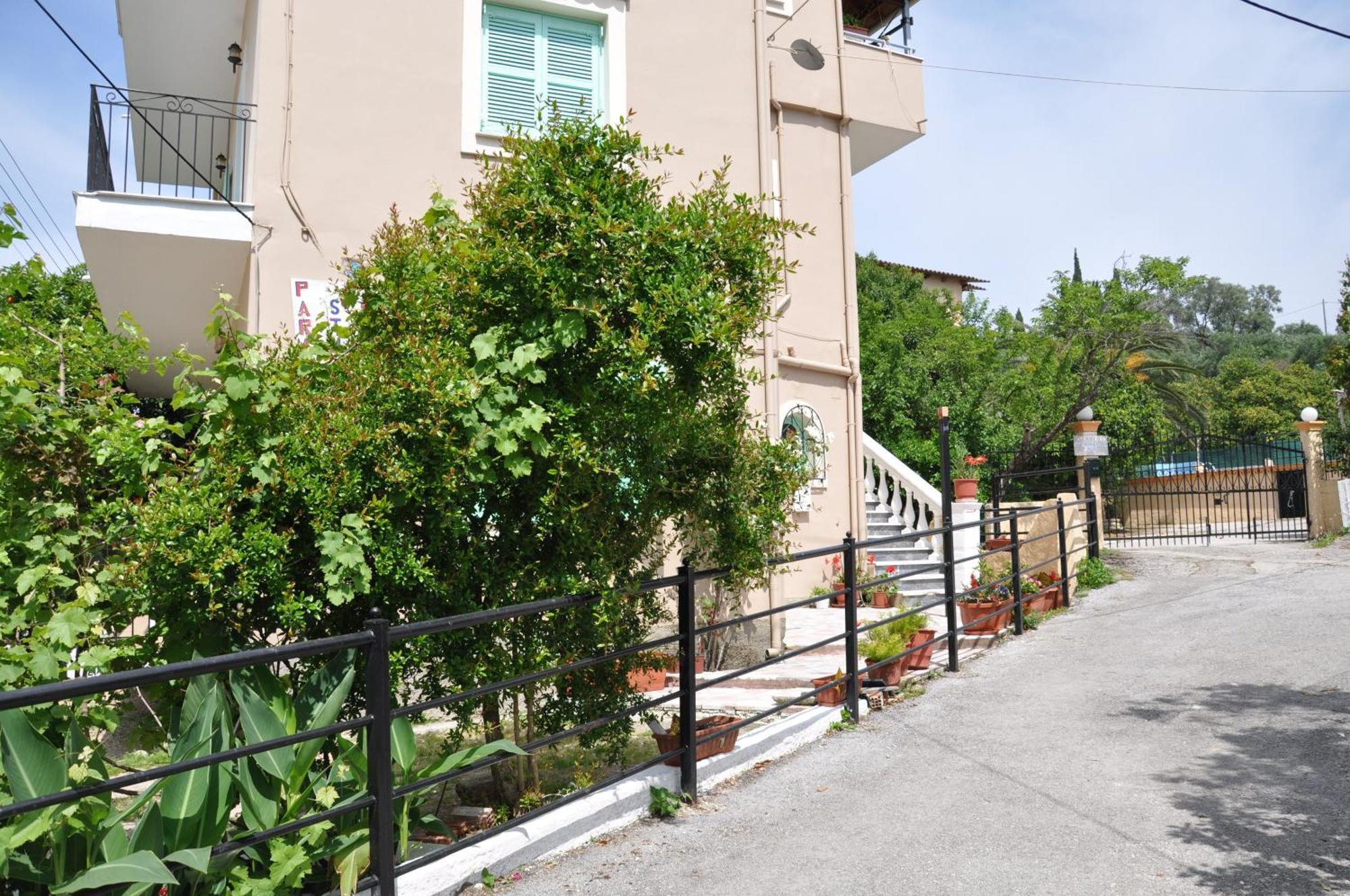 Paraskevi Apartments Ipsos Ngoại thất bức ảnh