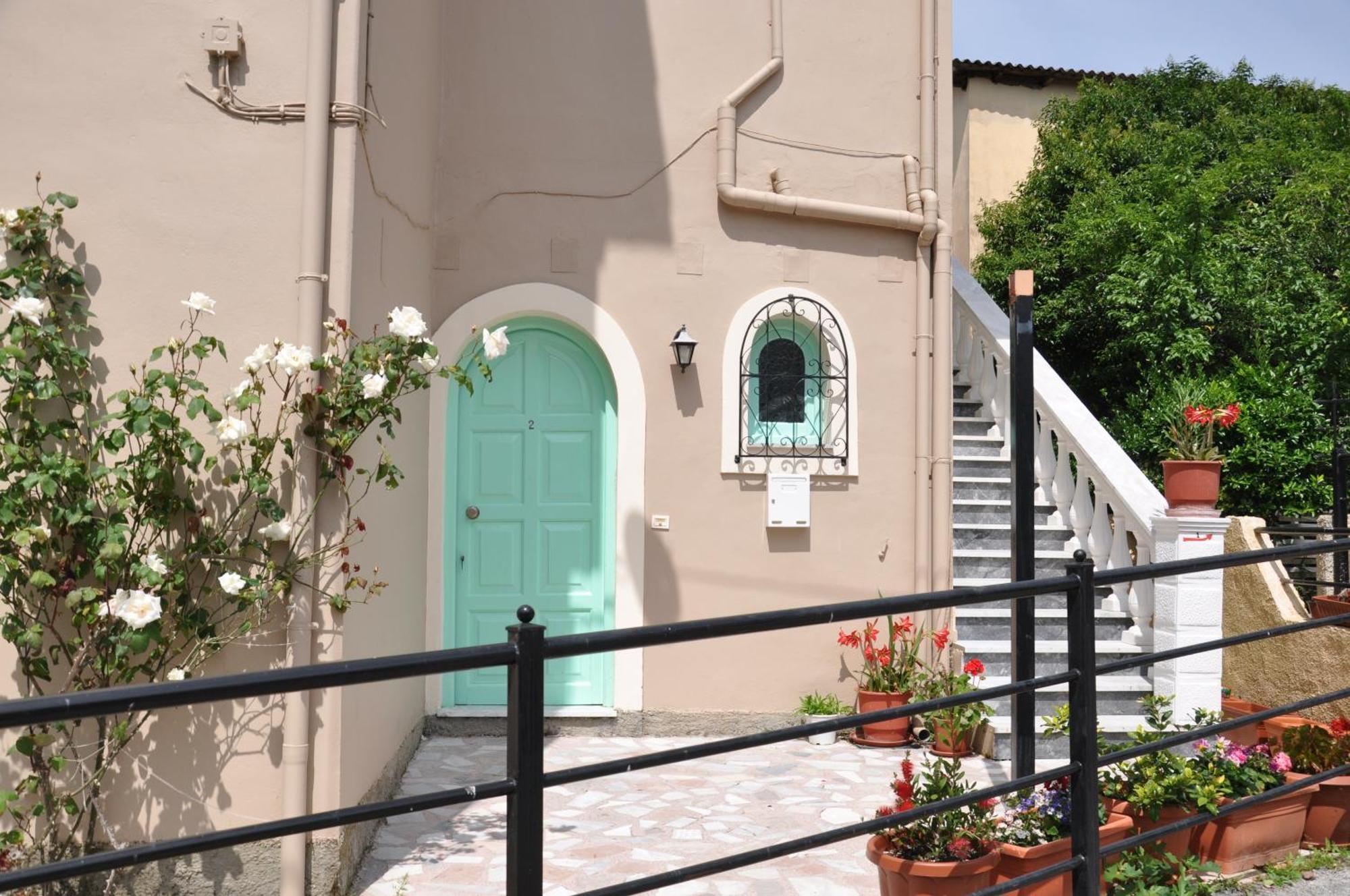 Paraskevi Apartments Ipsos Ngoại thất bức ảnh